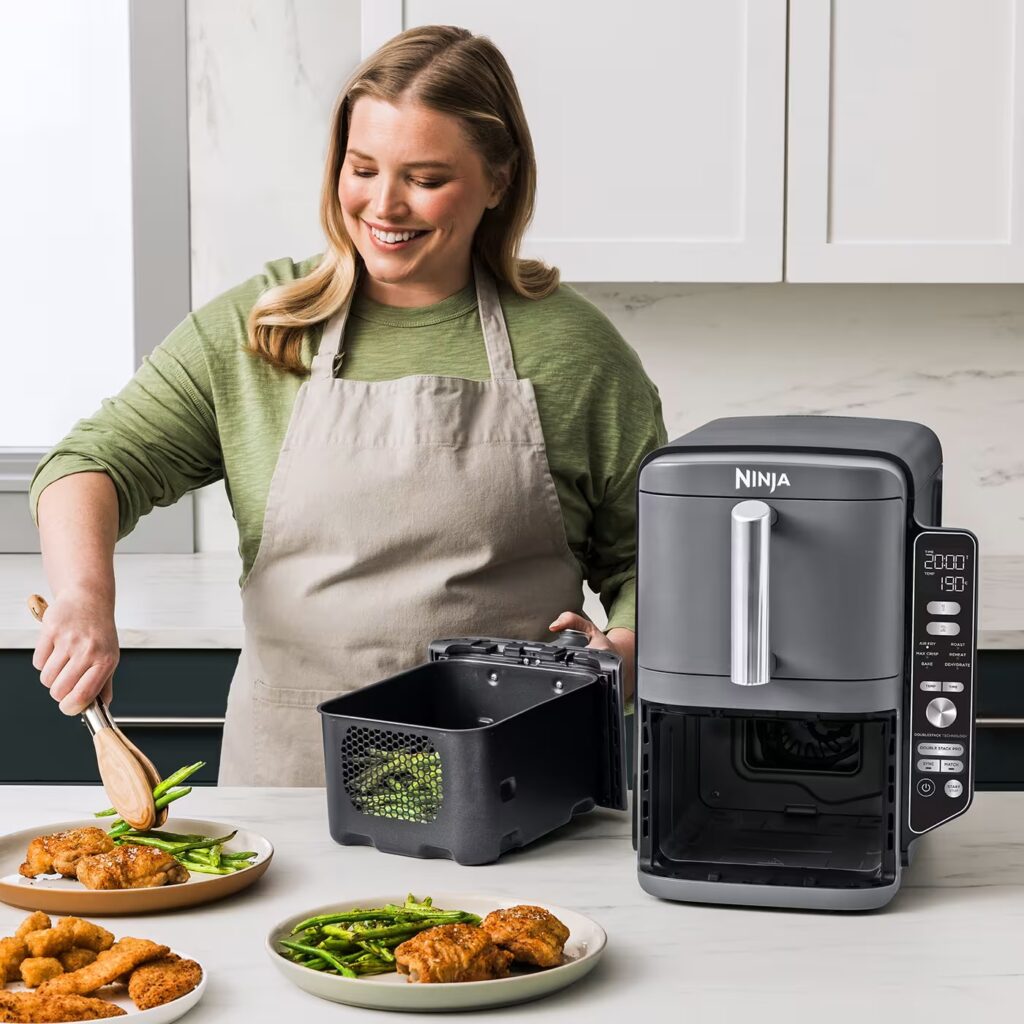 Ninja-SL400UK-InUse-Kitchen-OnCounteNinja-SeNinjavingFood-Woman_copy